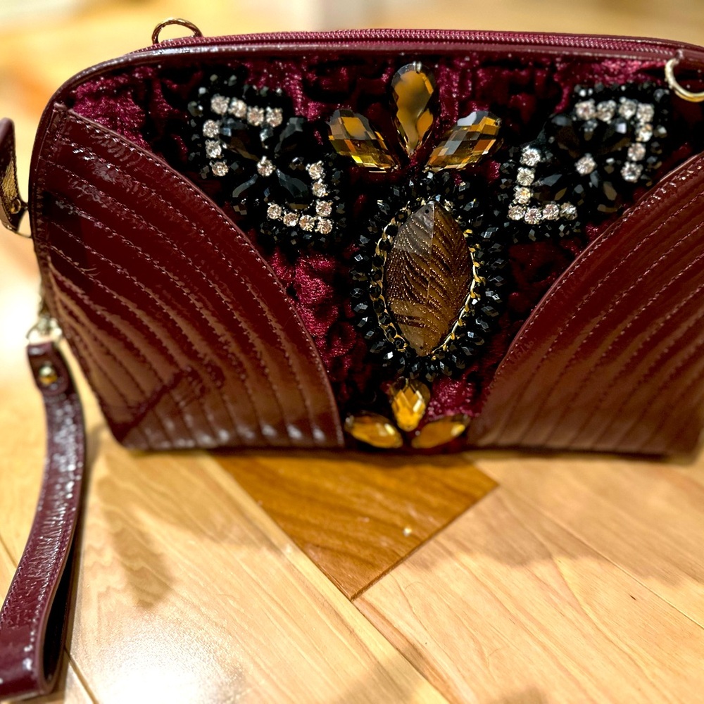 Vintage beaded wine colored patent and velvet Sharif 1827 New York bag. Formal.